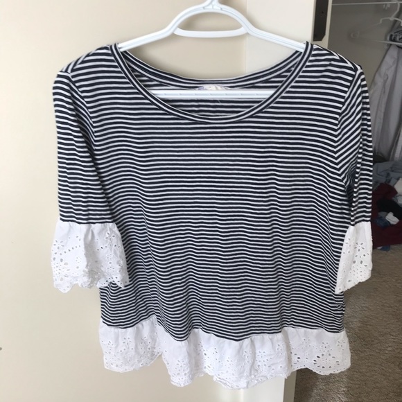 Stripes top with eyelet sleeves - Picture 1 of 2
